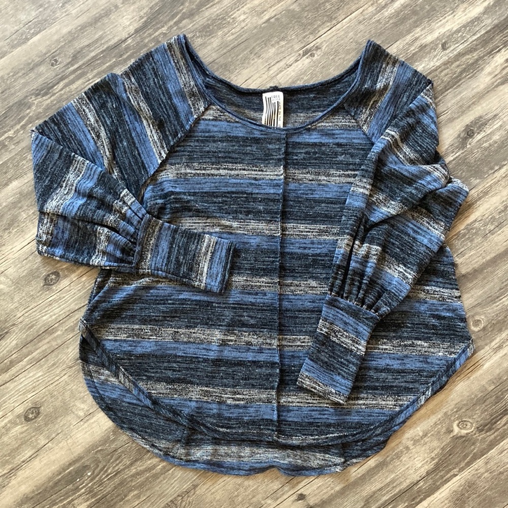 Free People knit top. Size L